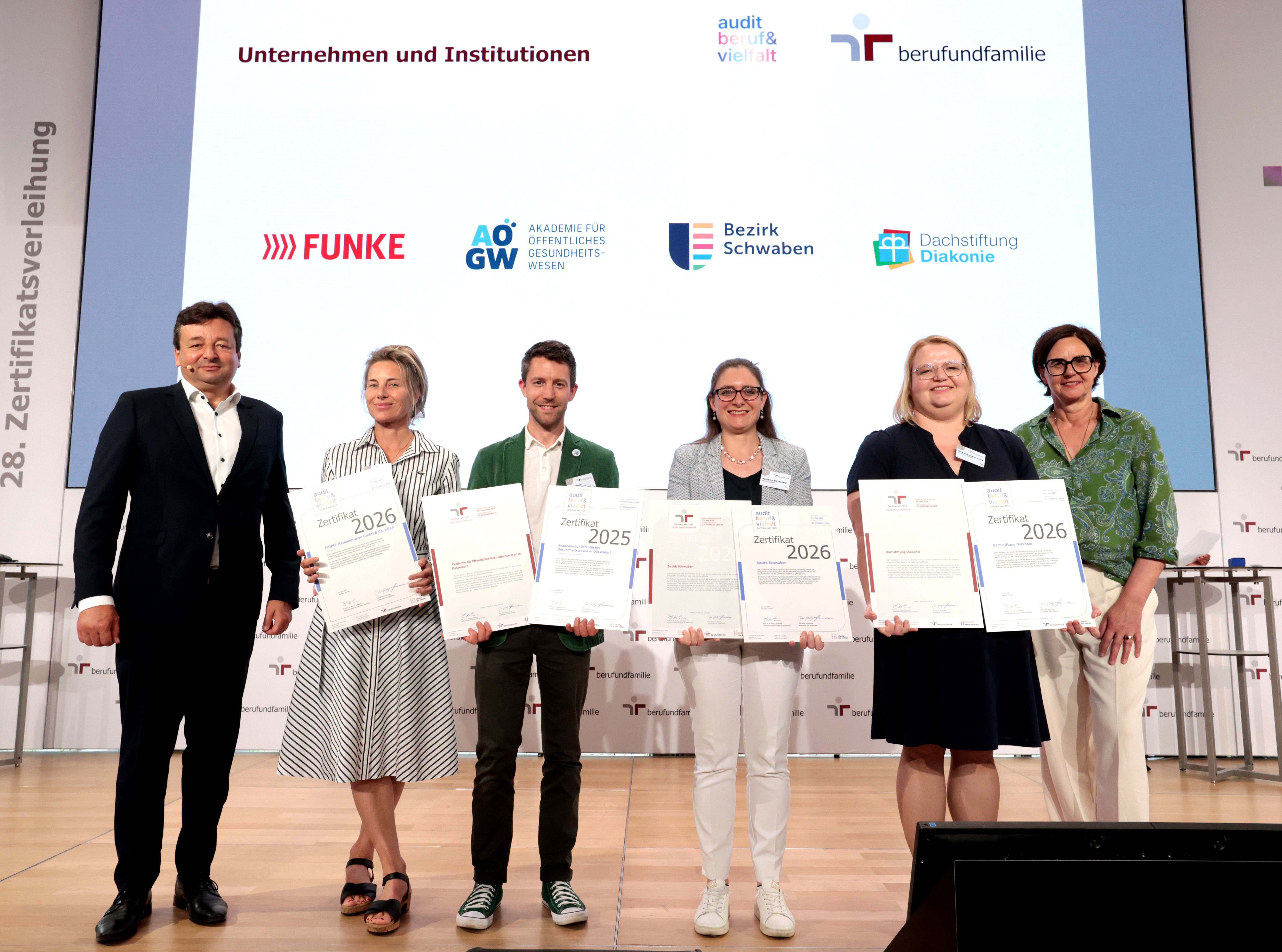 FUNKE Mediengruppe GmbH & Co. KGaA – Deutschland (Z1 abv), Akademie für Öffentliches Gesundheitswesen in Düsseldorf (Z2 abf, Z1 abv), Bezirk Schwaben (Z3 abf, Z1 abf), Dachstiftung Diakonie (Z3 abf, Z1 abv)