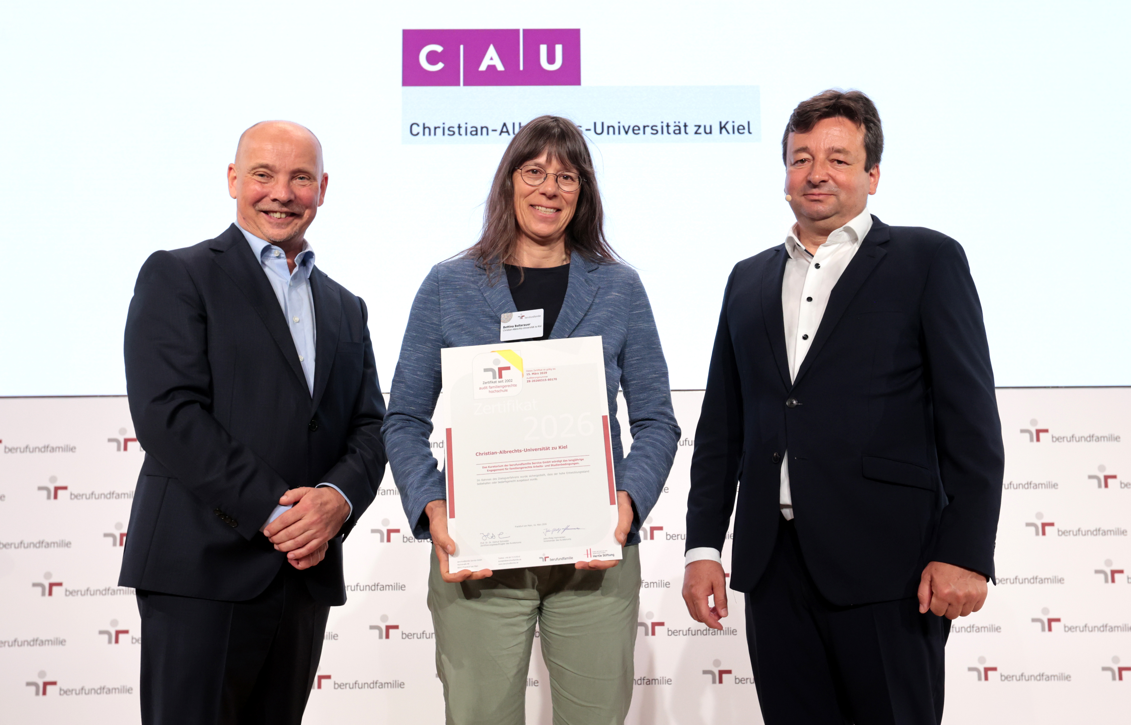Bettina Bolterauer, Leitung Familien- und Welcome Service, Christian-Albrechts-Universität zu Kiel – mit dem 8. Zertifikat zum audit familiengerechte hochschule